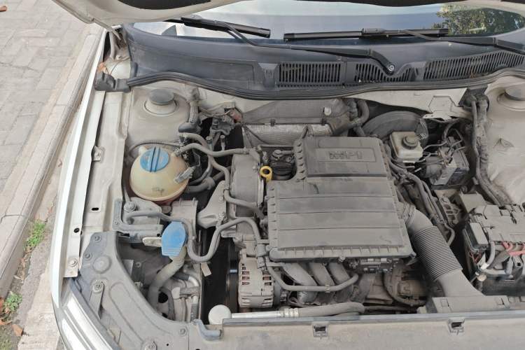 Used Volkswagen Gran Lavida 2014 1.6L Automatic Sport Edition Engine Bay Right