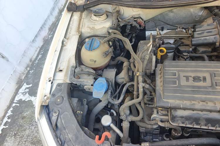 Used Volkswagen Gran Lavida 2014 1.4TSI Automatic 30th Anniversary Edition Engine Bay Right