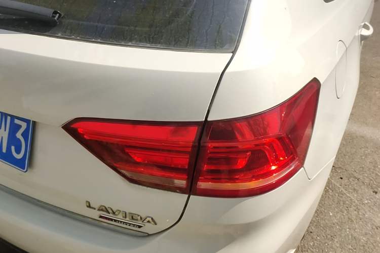 Used Volkswagen Gran Lavida 2014 1.4TSI Automatic 30th Anniversary Edition Exterior 3