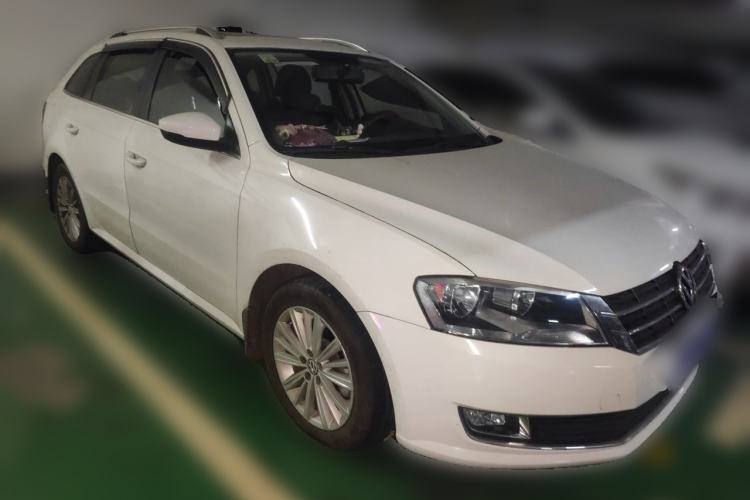 Used Volkswagen Gran Lavida 2014 1.6L Automatic Sport Edition Front Right 45 Deg
