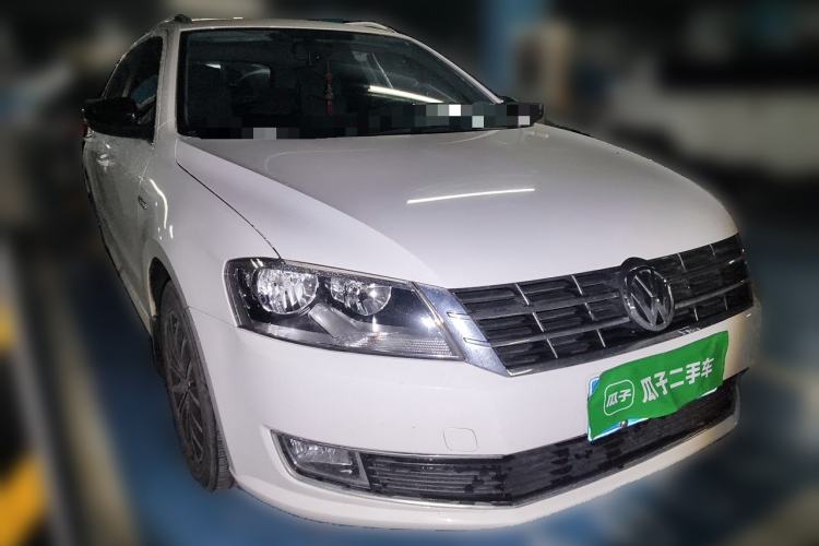 Used Volkswagen Gran Lavida 2014 1.4TSI Automatic 30th Anniversary Edition Front Right 45 Deg