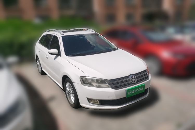 Used Volkswagen Gran Lavida 2014 1.6L Automatic Sport Edition Front Right 45 Deg
