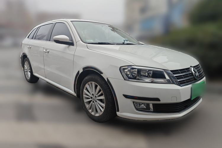 Used Volkswagen Gran Lavida 2014 1.6L Automatic Sport Edition Front Right 45 Deg