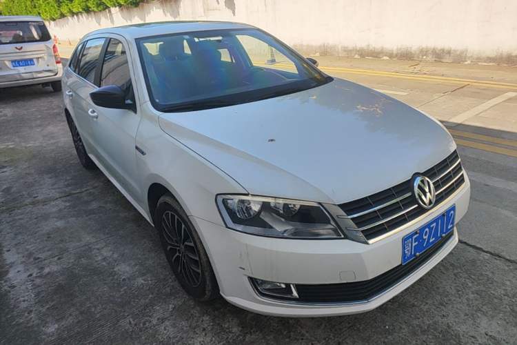 Used Volkswagen Gran Lavida 2014 1.4TSI Automatic 30th Anniversary Edition Front Right 45 Deg