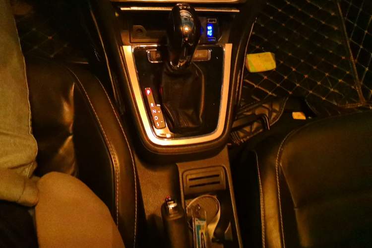 Used Volkswagen Gran Lavida 2014 1.4TSI Automatic 30th Anniversary Edition Gear Lever