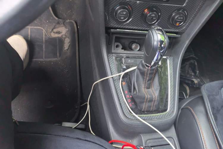 Used Volkswagen Gran Lavida 2014 1.4TSI Automatic Sport Edition Gear Lever
