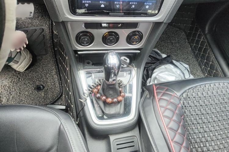 Used Volkswagen Gran Lavida 2014 1.4TSI Automatic 30th Anniversary Edition Gear Lever