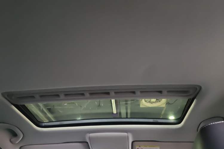 Used Volkswagen Gran Lavida 2014 1.4TSI Automatic 30th Anniversary Edition Headliner