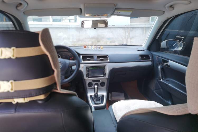 Used Volkswagen Gran Lavida 2014 1.6L Automatic Sport Edition Headliner