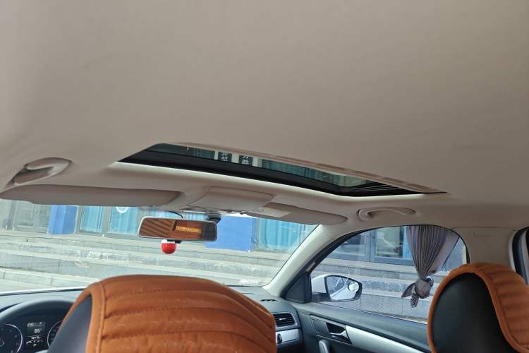 Used Volkswagen Gran Lavida 2014 1.6L Automatic Sport Edition Headliner