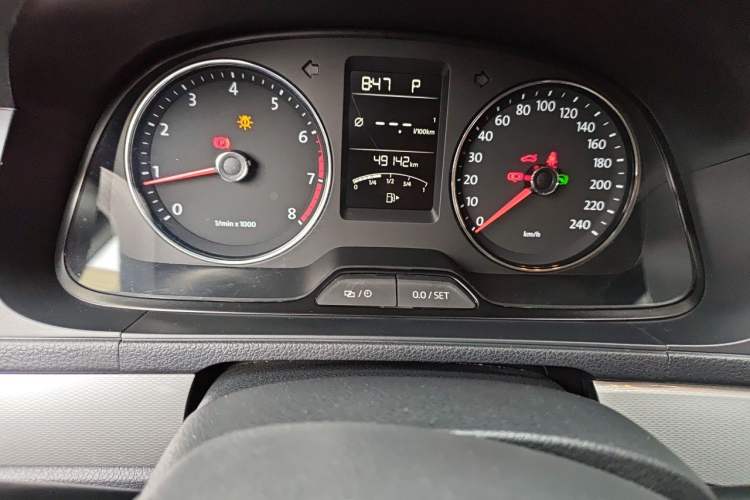 Used Volkswagen Gran Lavida 2014 1.6L Automatic Sport Edition Instrument Cluster