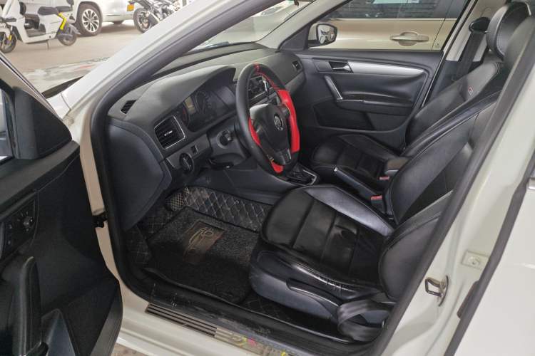 Used Volkswagen Gran Lavida 2014 1.4TSI Automatic 30th Anniversary Edition Interior 2