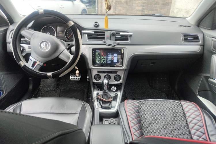 Used Volkswagen Gran Lavida 2014 1.4TSI Automatic 30th Anniversary Edition Interior 2