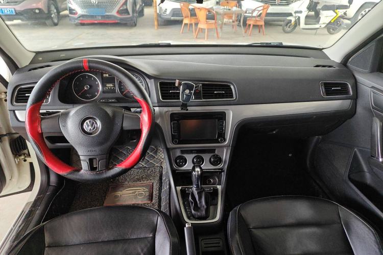 Used Volkswagen Gran Lavida 2014 1.4TSI Automatic 30th Anniversary Edition Interior 3