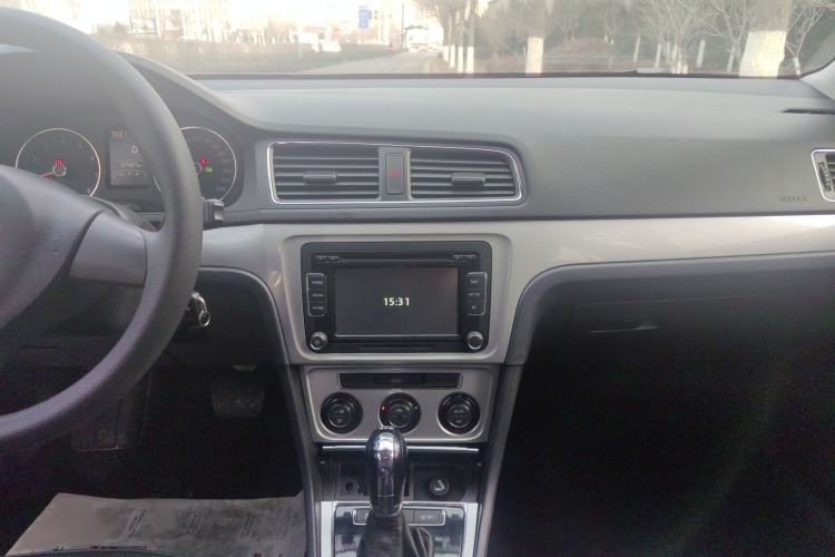 Used Volkswagen Gran Lavida 2014 1.4TSI Automatic 30th Anniversary Edition Interior 5
