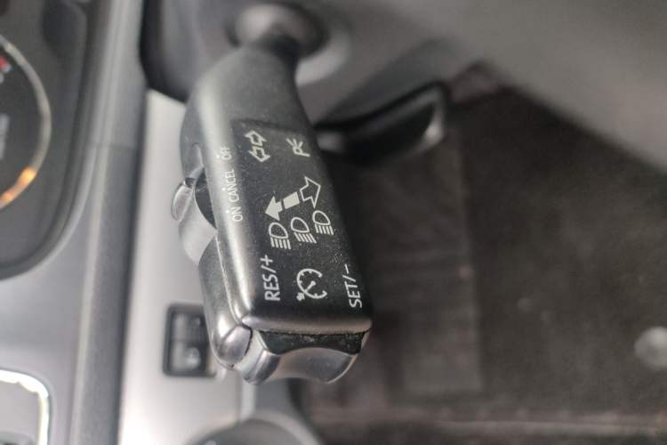 Used Volkswagen Gran Lavida 2014 1.4TSI Automatic 30th Anniversary Edition Interior 5
