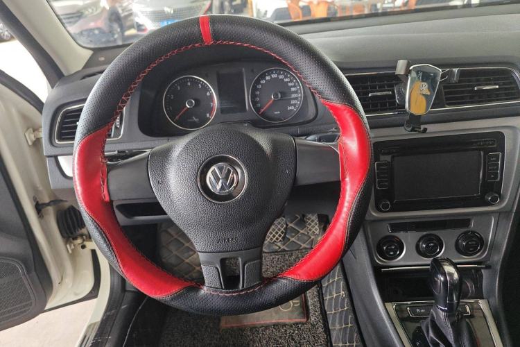Used Volkswagen Gran Lavida 2014 1.4TSI Automatic 30th Anniversary Edition Interior 5