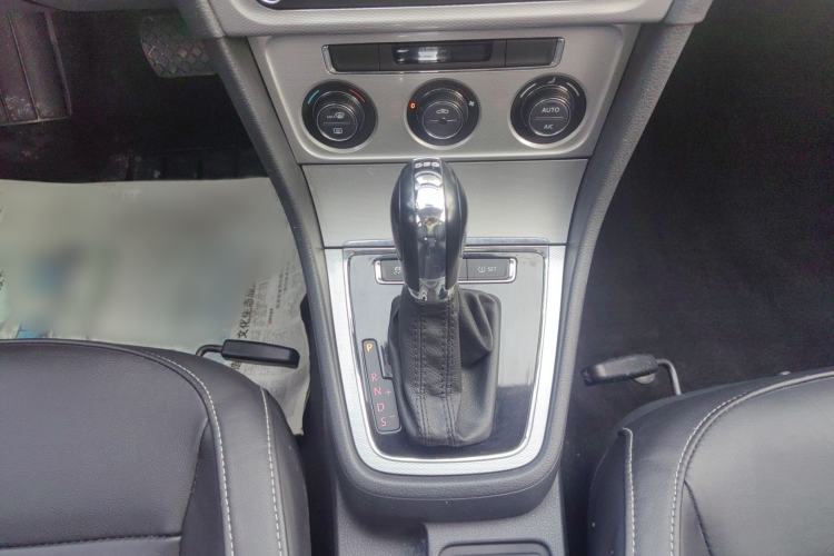 Used Volkswagen Gran Lavida 2014 1.4TSI Automatic 30th Anniversary Edition Interior 7