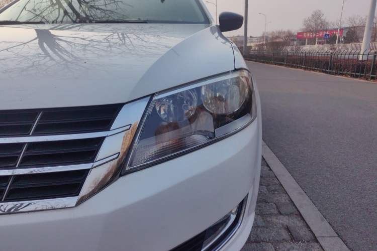 Used Volkswagen Gran Lavida 2014 1.4TSI Automatic 30th Anniversary Edition Left Front Headlight