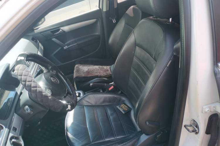 Used Volkswagen Gran Lavida 2014 1.6L Automatic Sport Edition Left Front Seat