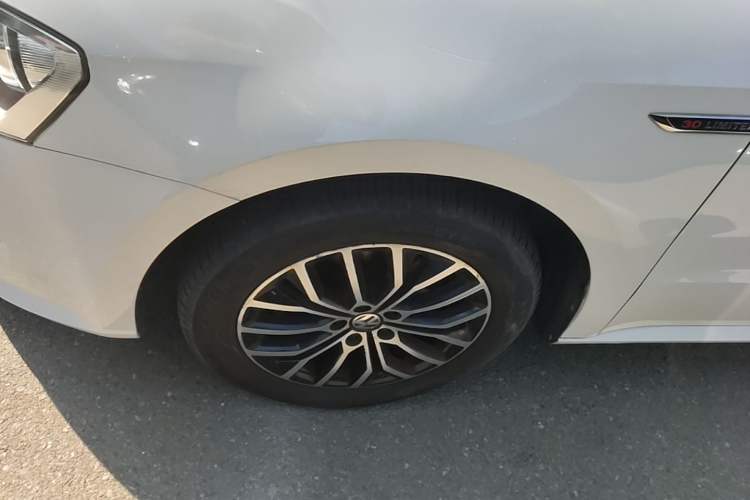 Used Volkswagen Gran Lavida 2014 1.4TSI Automatic 30th Anniversary Edition Left Front Wheel Hub
