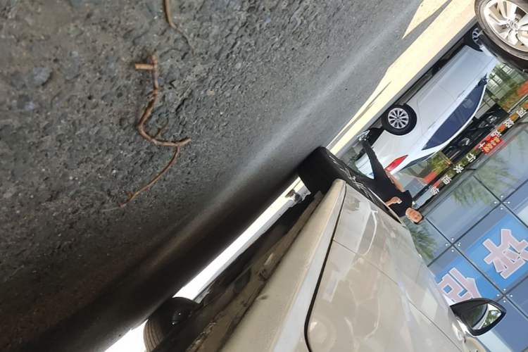 Used Volkswagen Gran Lavida 2014 1.4TSI Automatic 30th Anniversary Edition Left Side Sill