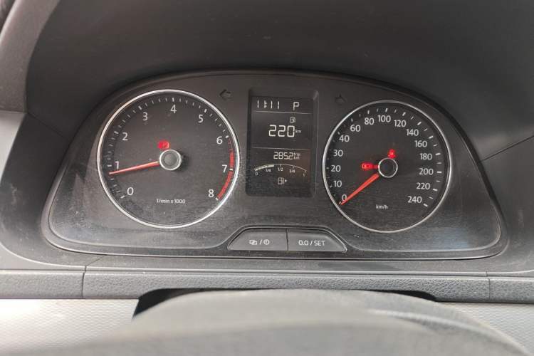 Used Volkswagen Gran Lavida 2014 1.4TSI Automatic 30th Anniversary Edition Odometer Close Up