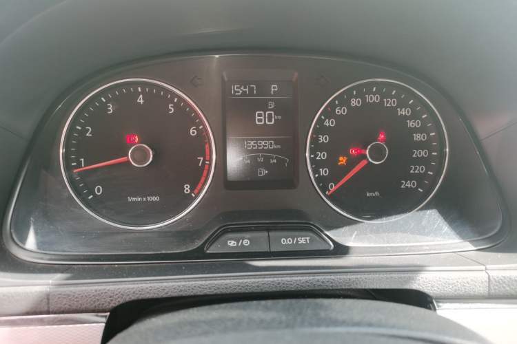 Used Volkswagen Gran Lavida 2014 1.6L Automatic Sport Edition Odometer Close Up
