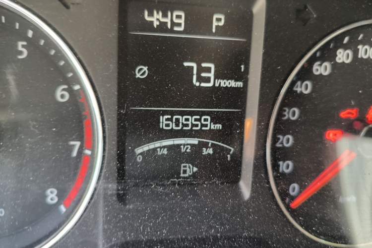 Used Volkswagen Gran Lavida 2014 1.4TSI Automatic Sport Edition Odometer Close Up