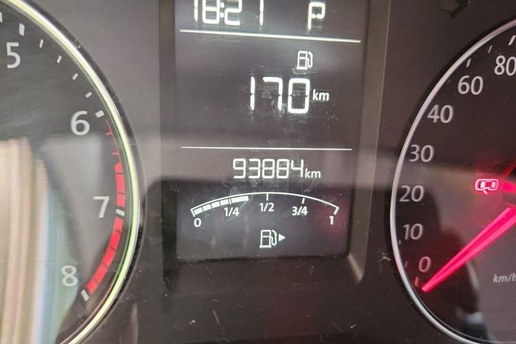 Used Volkswagen Gran Lavida 2014 1.6L Automatic Sport Edition Odometer Close Up