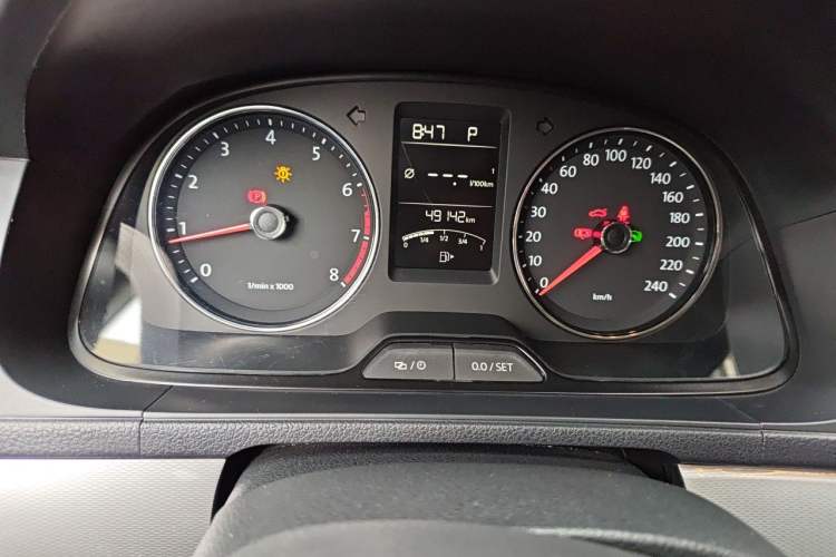 Used Volkswagen Gran Lavida 2014 1.6L Automatic Sport Edition Odometer Close Up