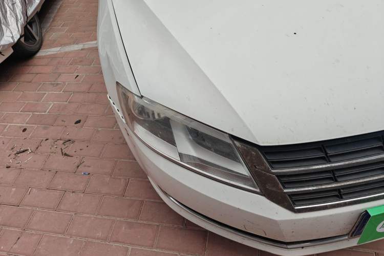 Used Volkswagen Gran Lavida 2014 1.4TSI Automatic 30th Anniversary Edition Right Front Headlight