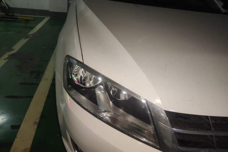 Used Volkswagen Gran Lavida 2014 1.6L Automatic Sport Edition Right Front Headlight