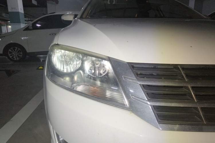Used Volkswagen Gran Lavida 2014 1.6L Automatic Sport Edition Right Front Headlight