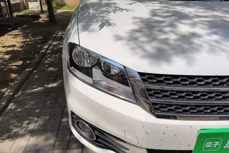 Used Volkswagen Gran Lavida 2014 1.4TSI Automatic Sport Edition Right Front Headlight