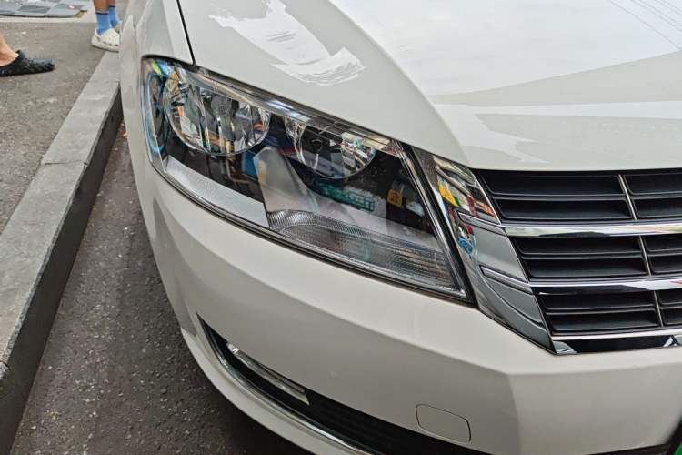 Used Volkswagen Gran Lavida 2014 1.6L Automatic Sport Edition Right Front Headlight