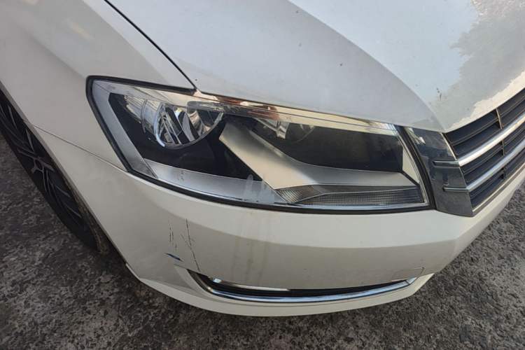 Used Volkswagen Gran Lavida 2014 1.4TSI Automatic 30th Anniversary Edition Right Front Headlight
