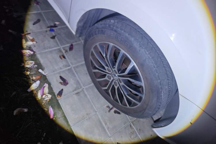 Used Volkswagen Gran Lavida 2014 1.4TSI Automatic 30th Anniversary Edition Right Front Wheel Hub