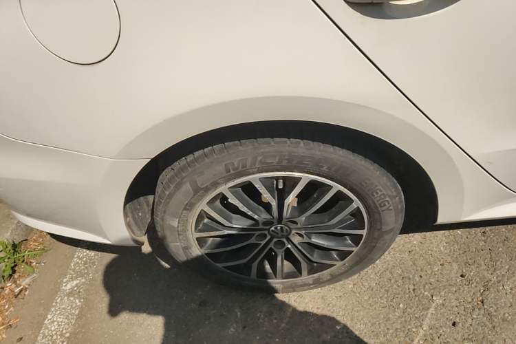 Used Volkswagen Gran Lavida 2014 1.4TSI Automatic 30th Anniversary Edition Right Rear Wheel Hub