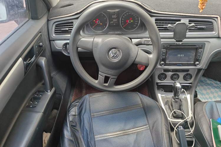 Used Volkswagen Gran Lavida 2014 1.4TSI Automatic 30th Anniversary Edition Steering Wheel