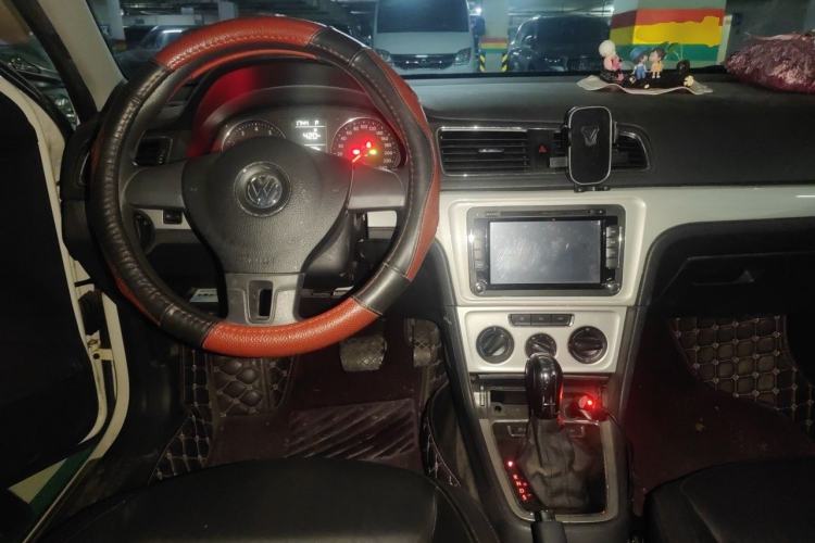 Used Volkswagen Gran Lavida 2014 1.6L Automatic Sport Edition Steering Wheel