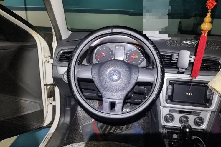 Used Volkswagen Gran Lavida 2014 1.4TSI Automatic 30th Anniversary Edition Steering Wheel