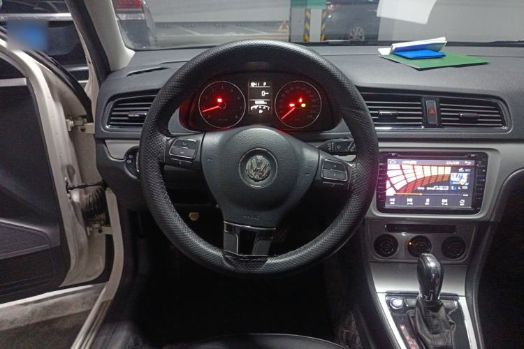 Used Volkswagen Gran Lavida 2014 1.4TSI Automatic Sport Edition Steering Wheel