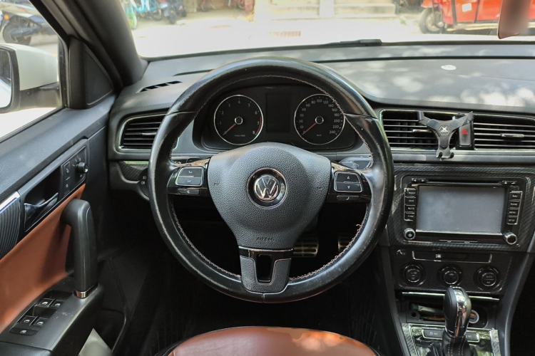 Used Volkswagen Gran Lavida 2014 1.4TSI Automatic Sport Edition Steering Wheel