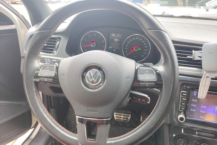 Used Volkswagen Gran Lavida 2014 1.6L Automatic Sport Edition Steering Wheel