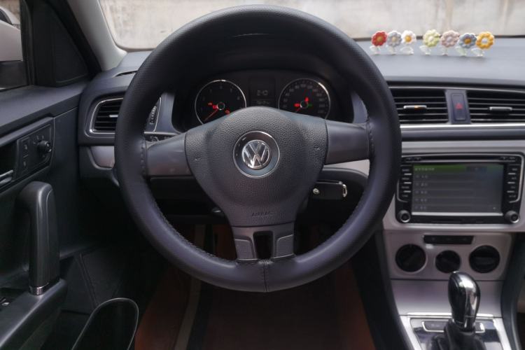 Used Volkswagen Gran Lavida 2014 1.6L Automatic Sport Edition Steering Wheel