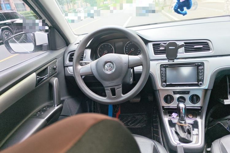 Used Volkswagen Gran Lavida 2014 1.6L Automatic Sport Edition Steering Wheel