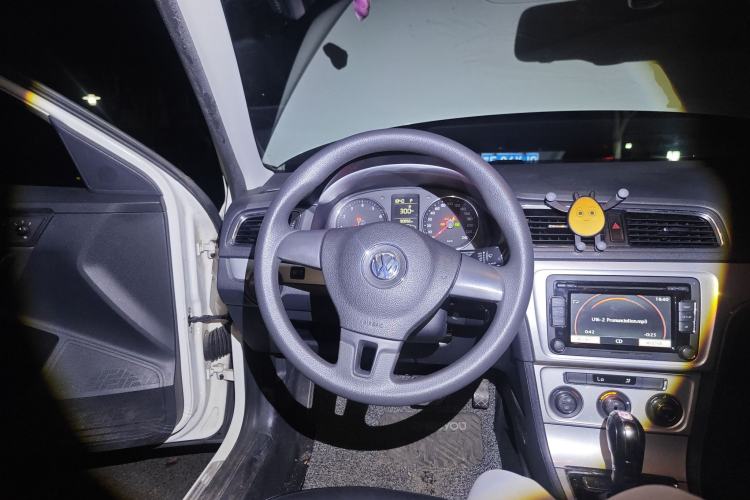 Used Volkswagen Gran Lavida 2014 1.4TSI Automatic 30th Anniversary Edition Steering Wheel