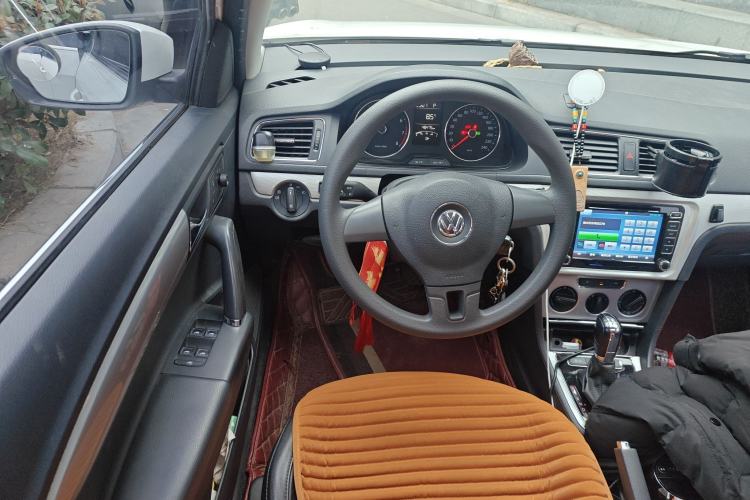 Used Volkswagen Gran Lavida 2014 1.6L Automatic Sport Edition Steering Wheel