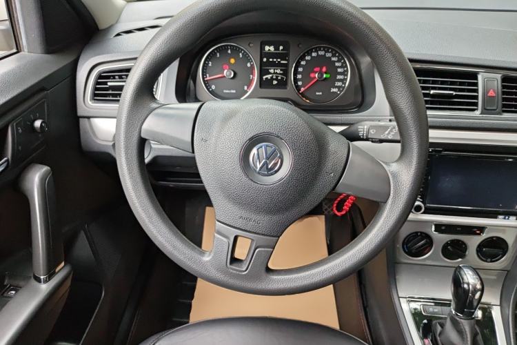 Used Volkswagen Gran Lavida 2014 1.6L Automatic Sport Edition Steering Wheel